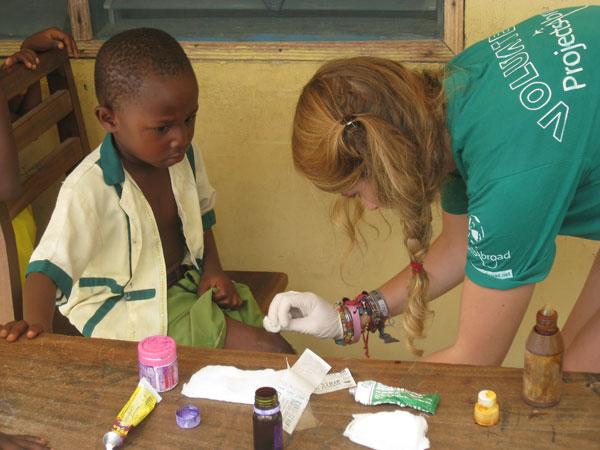 Volunteer in Medical Outreach Program with Projects Abroad Volunteer working with a child in a community medical outreach