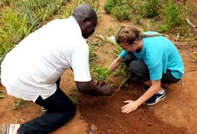 Agriculture & Farming A staff member welcomes volunteers to a placement on the Farming in Ghana Project.