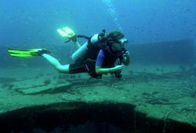 Conservation Volunteer Does Fieldwork Underwater in the Ocean Volunteer on the Conservation & Environment goes deep sea diving to observe ocean life