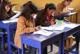 Teaching A professional teacher volunteering in Peru helps local teachers improve their English.