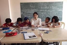 Teaching Children practice their French language skills with a volunteer in Bolivia.